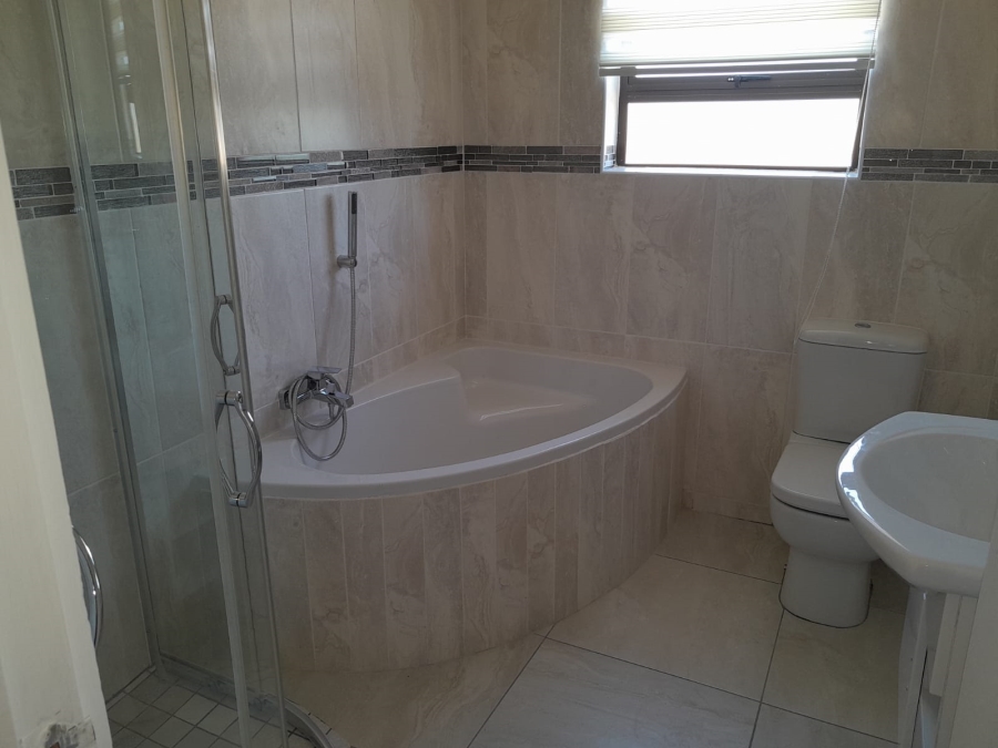To Let 4 Bedroom Property for Rent in Vanes Estate Eastern Cape